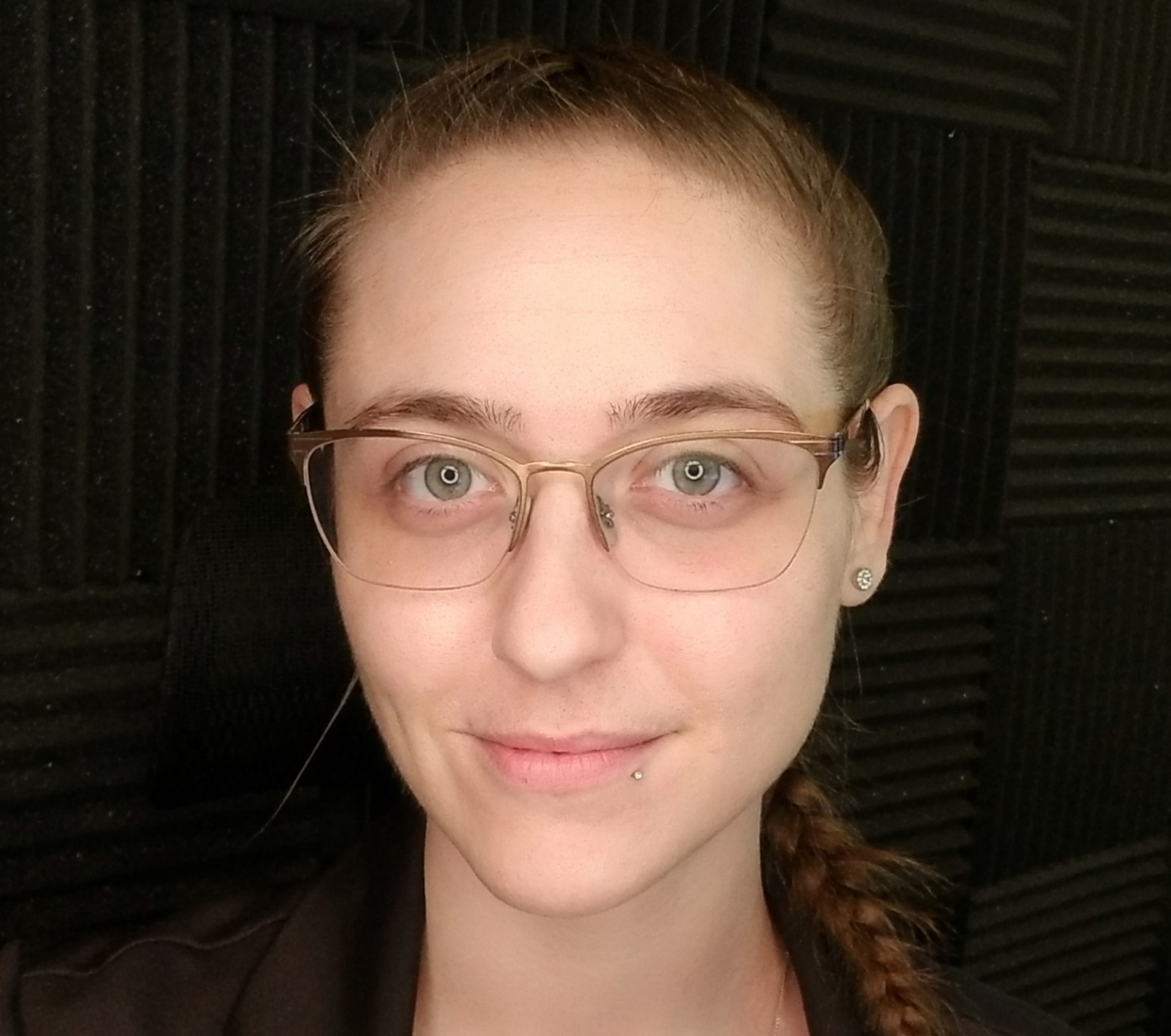 Victoria De Vore headshot